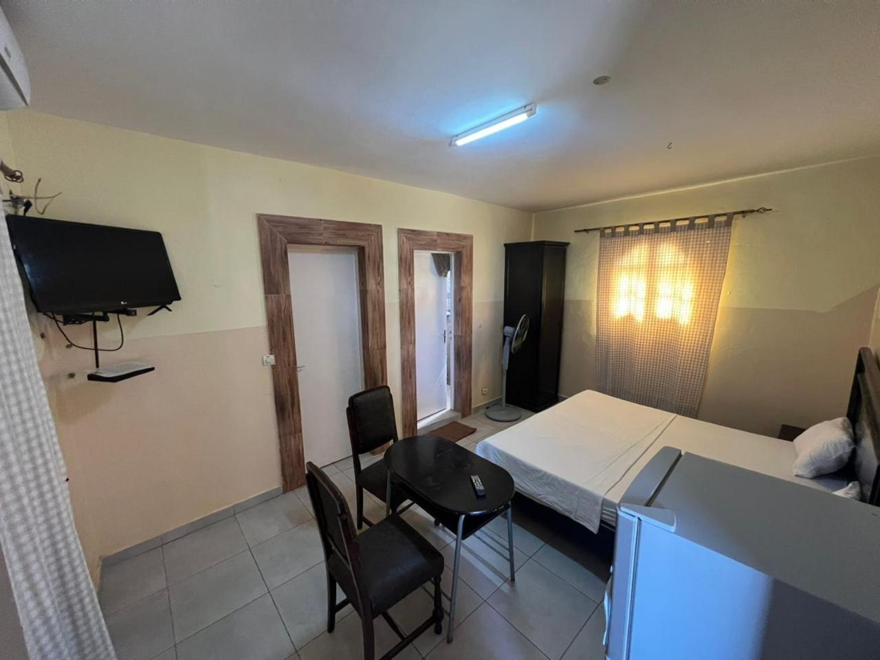 Chez Mimi Hotel Toubab Dialaw Buitenkant foto