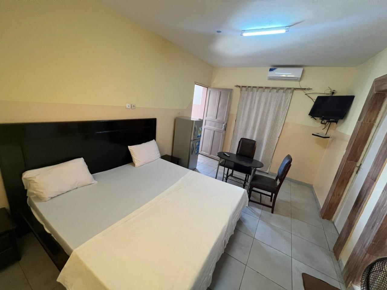 Chez Mimi Hotel Toubab Dialaw Buitenkant foto