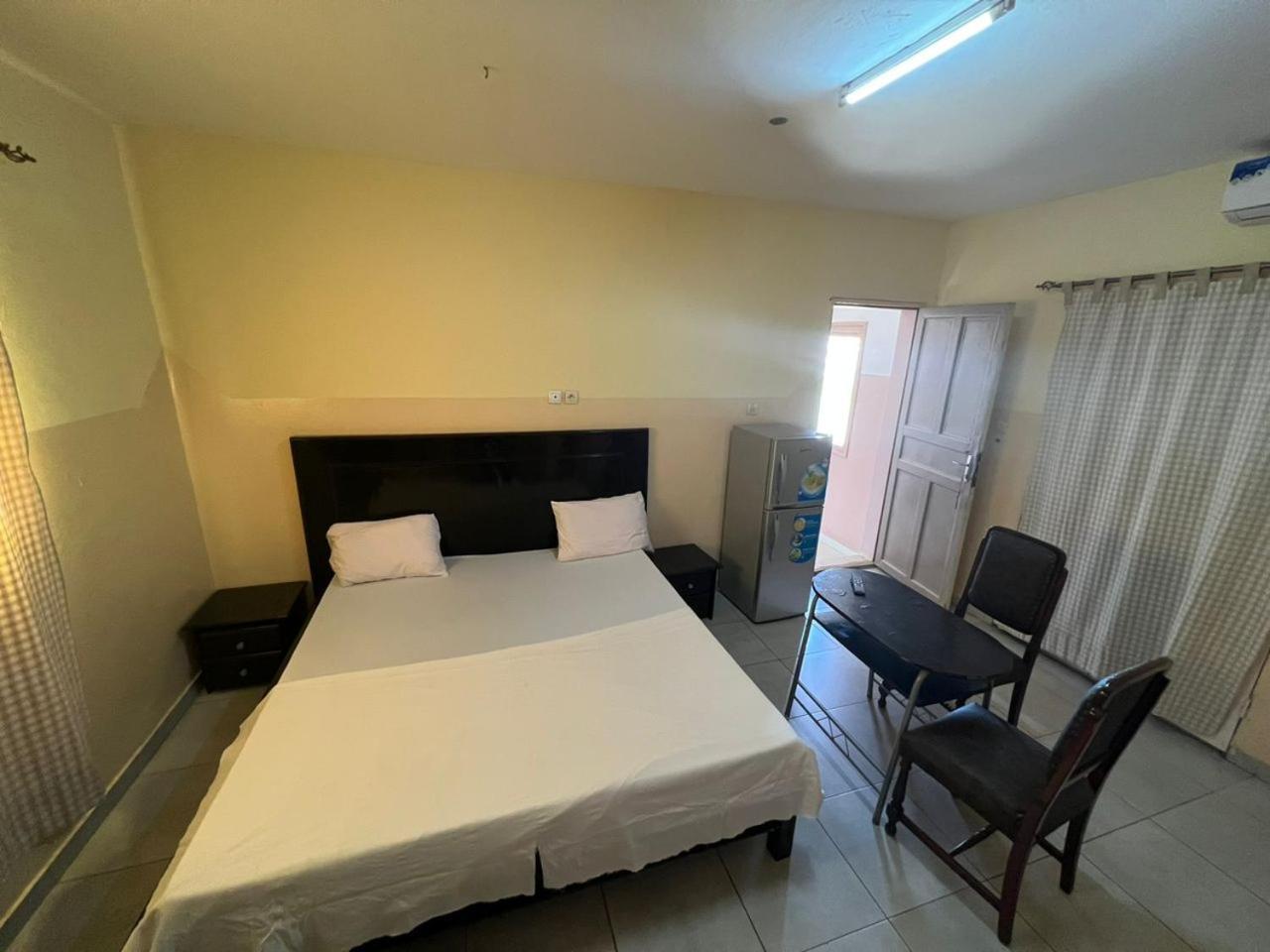 Chez Mimi Hotel Toubab Dialaw Buitenkant foto