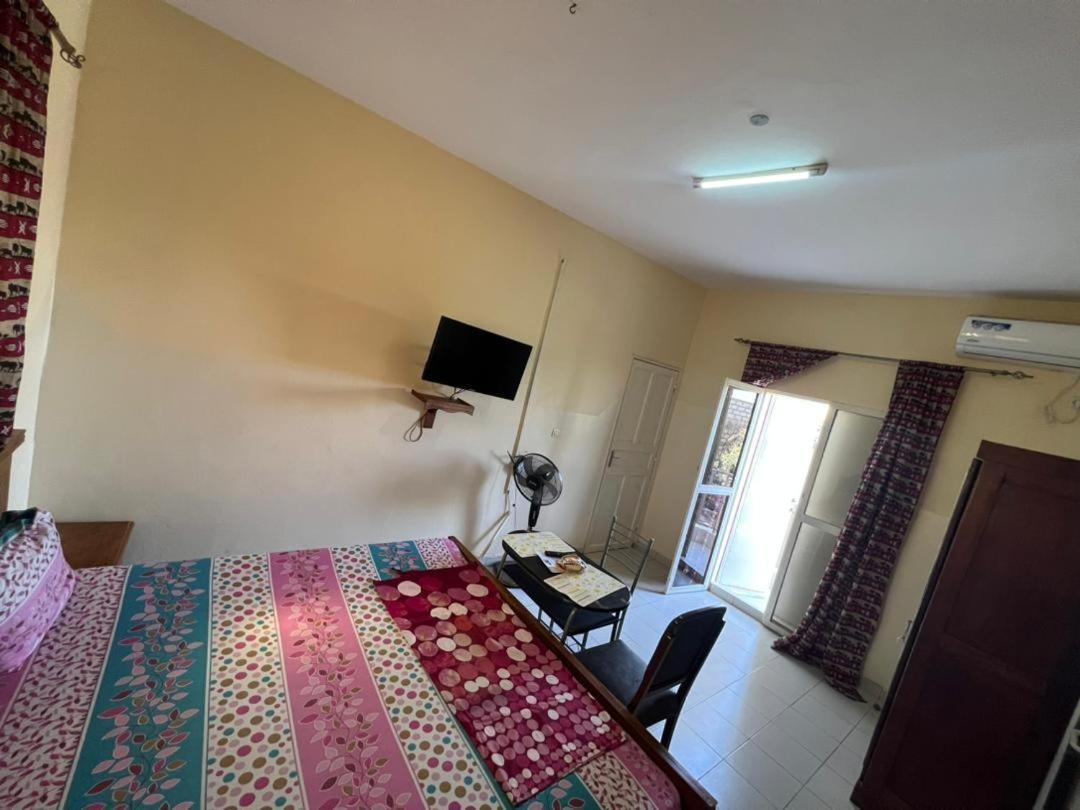 Chez Mimi Hotel Toubab Dialaw Buitenkant foto